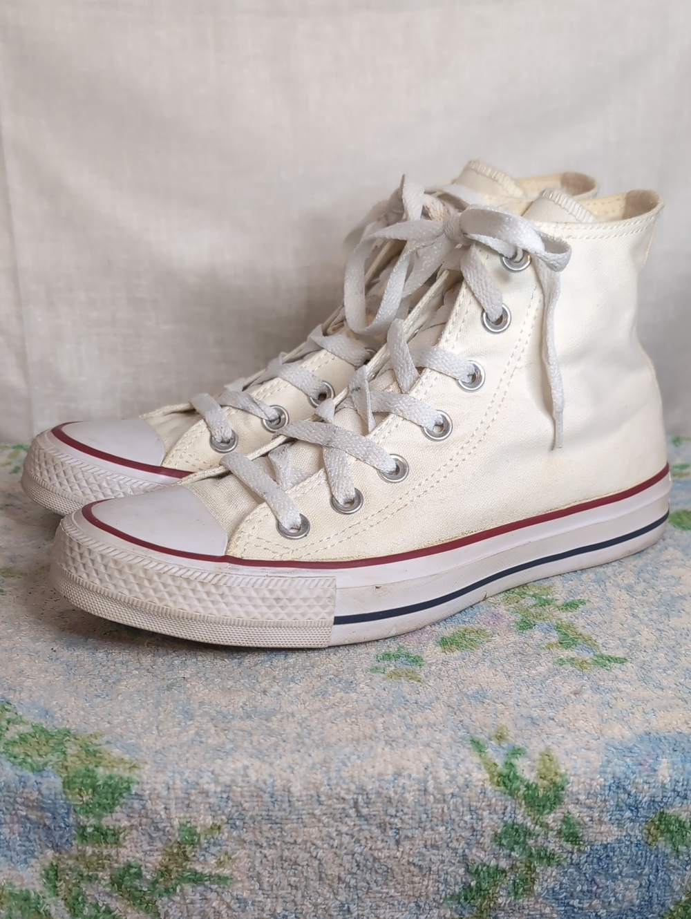 White Converse hi-top sneakers women's 7